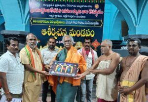 అంబేద్కర్ కోనసీమ జిల్లాలోని పలు పుణ్య క్షేత్రాలను ప్రముఖ సినీ నటుడు సూరావఝుల సుధాకర్ (శుభలేఖ సుధాకర్) సందర్శించారు.