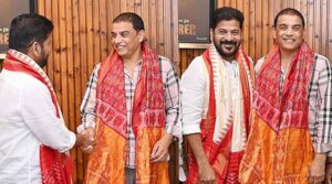 రేవంత్ రెడ్డిని కలిసిన నిర్మాత దిల్ రాజు