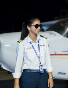 భారతదేశంలో అత్యంత యువ పైలెట్‌గా సమైరా హుల్లూర్..