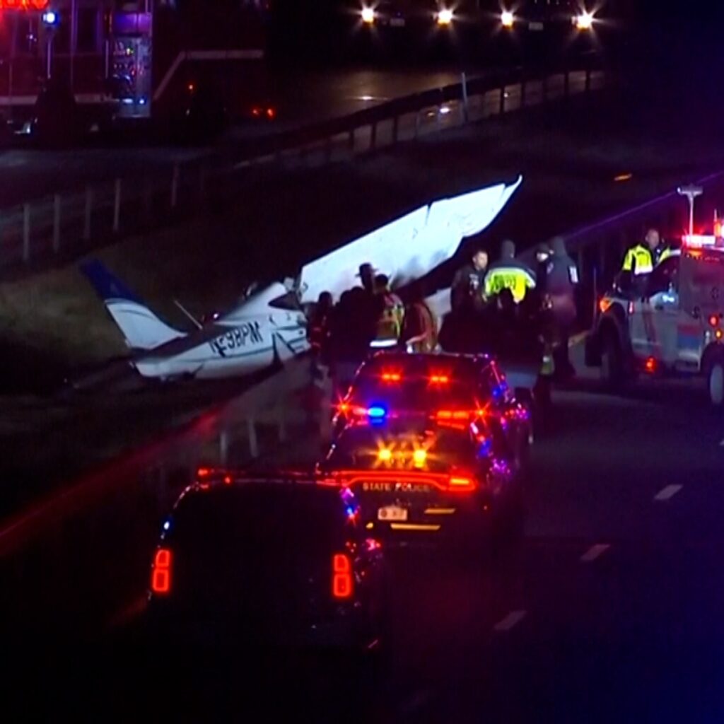 న్యూ యార్క్‌లో ప్లేన్ క్రాష్: ఒకరి మృతి