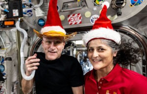 అంతరిక్షంలో క్రిస్మస్ వేడుకలు..