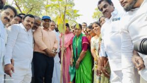 నర్సాపూర్ అటవీ ప్రాంతాన్ని సందర్శించిన కొండా సురేఖ