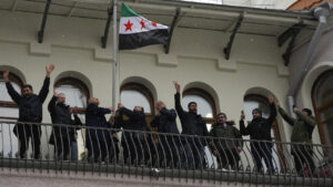 సిరియా విప్లవకారుల జెండా మాస్కోలో ఎగురవేత: రష్యా-సిరియా సంబంధాల కొత్త పరిణామాలు