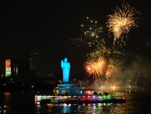 హుస్సేన్ సాగర్ వద్ద నూతన సంవత్సరం: పోలీసుల ఆంక్షలు