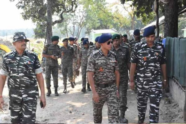 27 Naxalites killed in enco