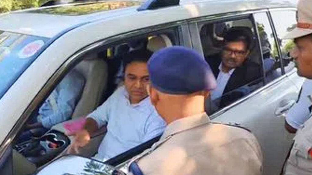 కేటీఆర్‌ లాయర్లను అనుమతించని ఏసీబీ..