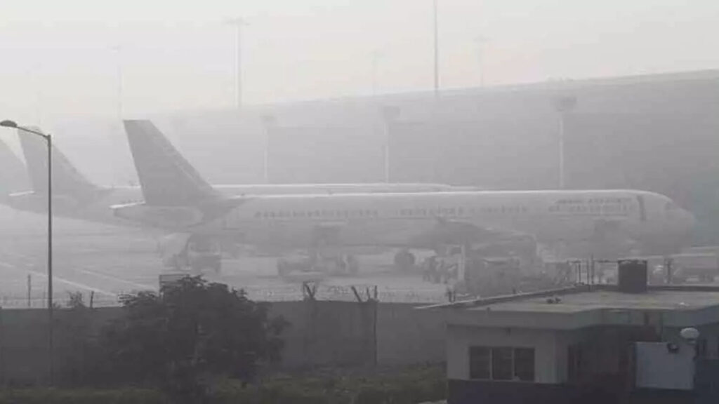 గన్నవరంలో విమాన రాకపోకలకు అంతరాయం..