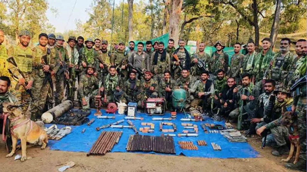 కూంబింగుల్లో బయటపడిన భారీ ఆయుధాల డంప్‌