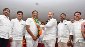 కరీంనగర్ మేయర్ సునీల్ రావు బీజేపీలో చేరిక