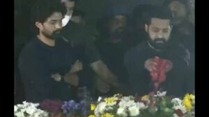 ఎన్టీఆర్ ఘాట్లో జూ.ఎన్టీఆర్ , కళ్యాణ్ రామ్ నివాళులు