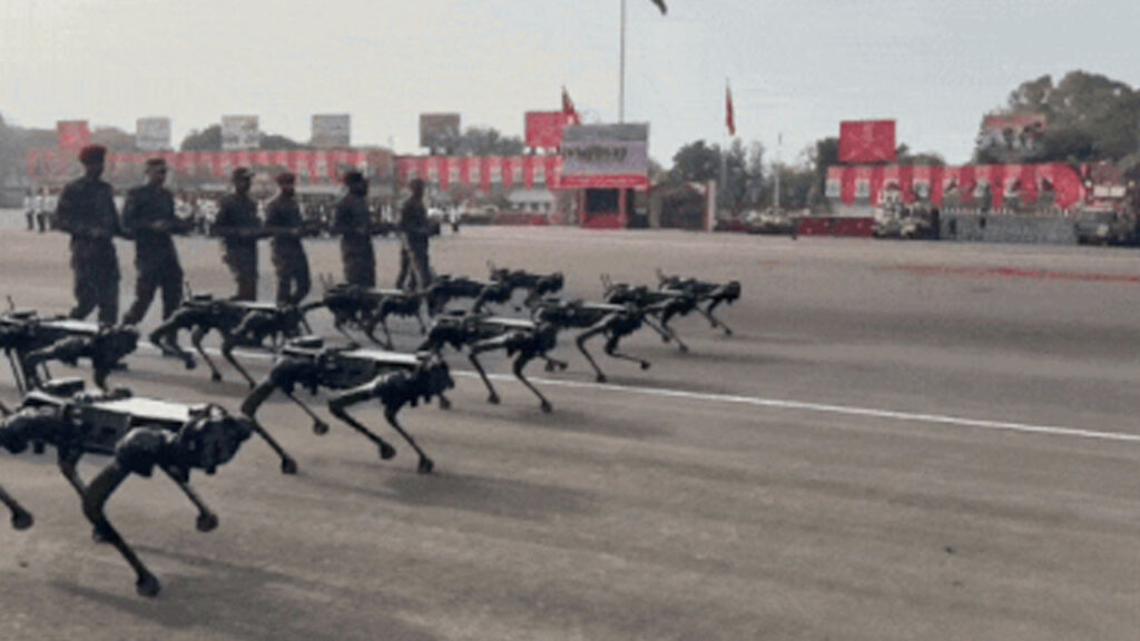 ఆర్మీ పరేడ్‌లో రోబోటిక్ డాగ్స్‌ మార్చ్​పాస్ట్