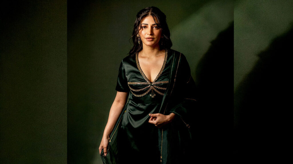 రా మ్యాంగో గార్లాండ్ ధరించిన శ్రుతి హాసన్..