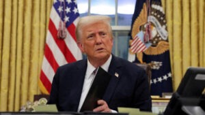 అవినీతి నిరోధక చట్టాన్ని సస్పెండ్ చేసిన ట్రంప్