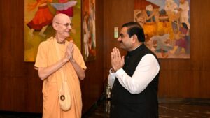 కుంభ మేళలో అదాని అన్నదానం