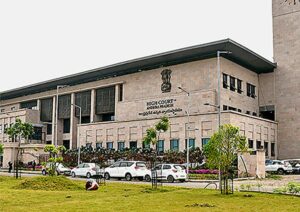 నటి జెత్వాని కేసులో నిందితులకు బెయిల్