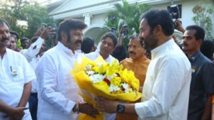 బాలకృష్ణను సన్మానించిన కిషన్ రెడ్డి