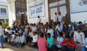 డీఎస్సీ అభ్యర్థుల ఆందోళన