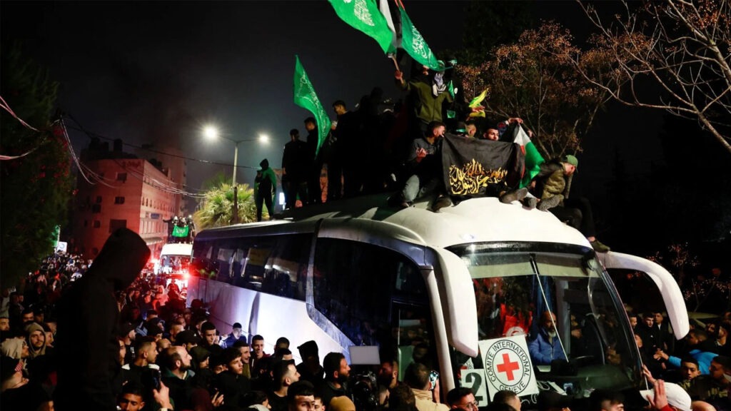 పాలస్తీనా ఖైదీలను విడుదల చేసిన ఇజ్రాయెల్‌