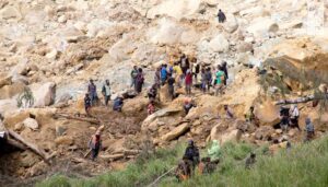 బంగారు గనిలో ఘోర ప్రమాదం: 10 మంది మృతి