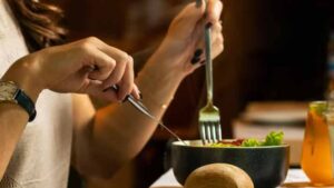 రాత్రి భోజనం చేయకపోతే బరువు తగ్గుతారా..?