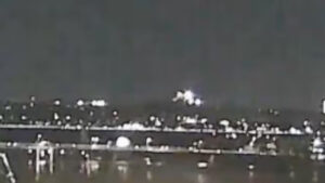 ఢీకొన్న విమానం-హెలికాప్టర్..