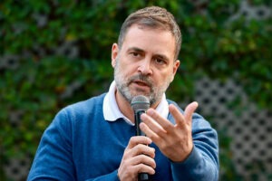 రాహుల్ గాంధీపై పాల వ్యాపారి కేసు