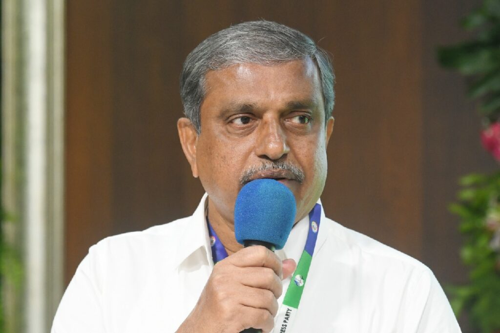 సజ్జల కుటుంబంపై విచారణకు ఆదేశం