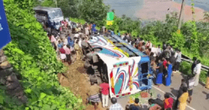 అయ్యప్ప స్వాముల బస్సు బోల్తా