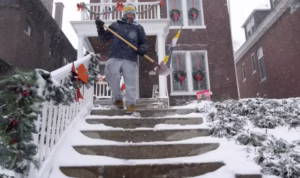 అమెరికాలో భారీ తుఫాను: 7 రాష్ట్రాల్లో అత్యవసర పరిస్థితి