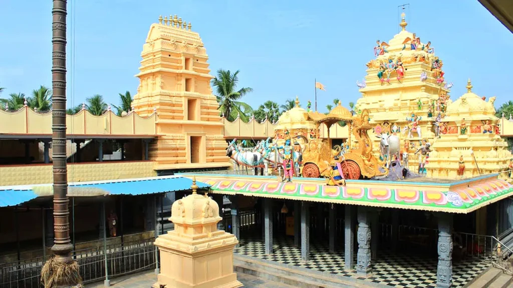 ఆలయంలో సరైన సదుపాయాలు లేక భక్తుల ఇబ్బందులు