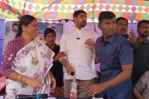 ఎమ్మెల్యే కౌశిక్ రెడ్డిపై కోడి గుడ్లతో దాడి