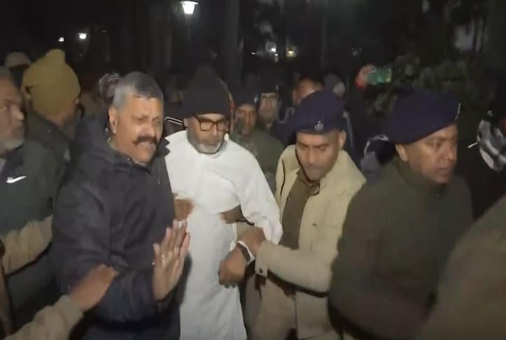 నిరాహార దీక్షలో ప్రశాంత్ కిషోర్ అరెస్టు