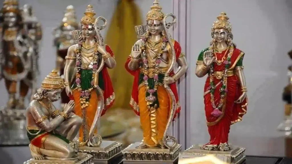 పురాతన ఆలయంలో విగ్రహం చోరీ