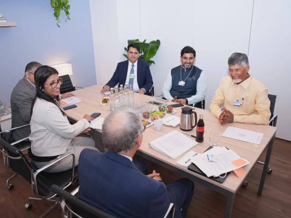 మైక్రోసాఫ్ట్ అధినేత బిల్ గేట్స్‌తో చంద్రబాబు, లోకేశ్ భేటీ