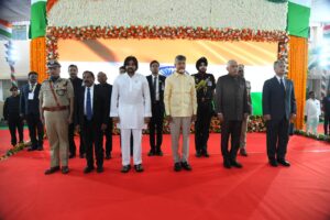 రాజ్ భవన్ లో హాజరైన చంద్రబాబు పవన్ కళ్యాణ్