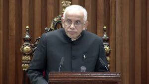 అసెంబ్లీ లో ప్రసంగిస్తున్నా గవర్నర్ వాడి వేడి చర్చలకు అవకాశం