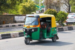 ఒక్క‌ ఆటోలో 19 మంది ప్ర‌యాణికులు..