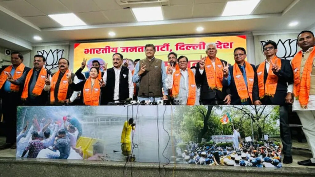 బీజేపీలో చేరిన 8 మంది ఆప్‌ మాజీ ఎమ్మెల్యేలు