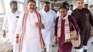 హైదరాబాద్‌ చేరుకున్న ఏఐసీసీ కార్యదర్శి మీనాక్షి నటరాజన్