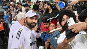 అభిమానులతో రోహిత్ శ‌ర్మ‌