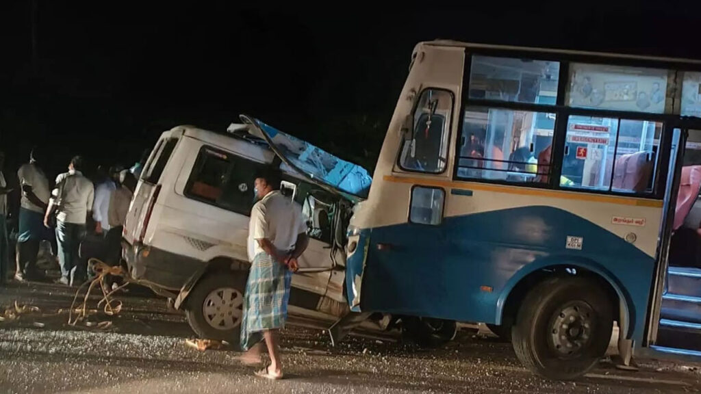 ఘోర రోడ్డు ప్రమాదం..ఐదుగురు సజీవదహనం