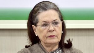 డిశ్చార్జ్ అయిన సోనియాగాంధీ