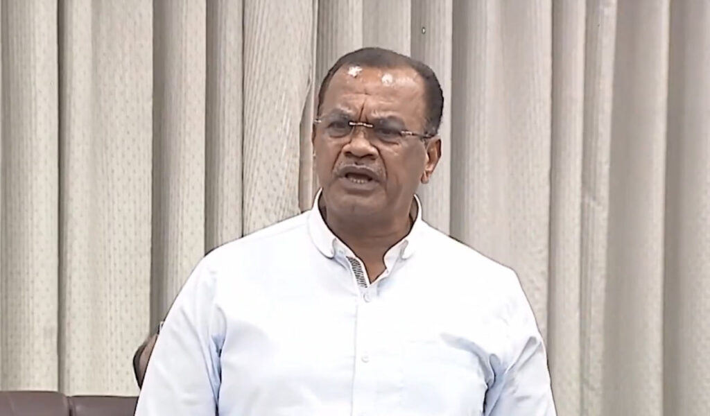 ఆర్ అండ్ బి అధికారులతో కోమటిరెడ్డి వెంకటరెడ్డి వీడియో కాన్ఫరెన్స్