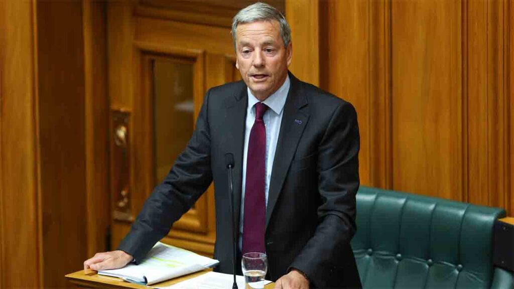 ఓ చిన్న పొరపాటు మంత్రి పదవికే ఎసరు