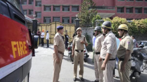 ఢిల్లీ స్కూళ్లకు ఆగని బాంబు బెదిరింపులు..