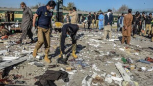 పాకిస్థాన్ బాంబు పేలుడు.. 10 మంది దుర్మరణం