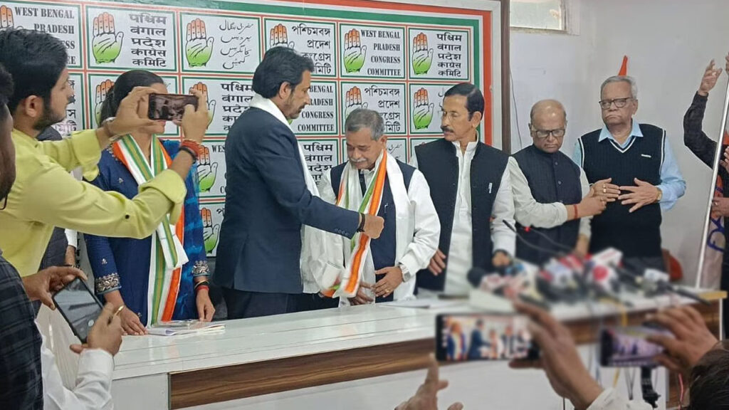 కాంగ్రెస్‌లో చేరిన ప్రణబ్ ముఖర్జీ కుమారుడు