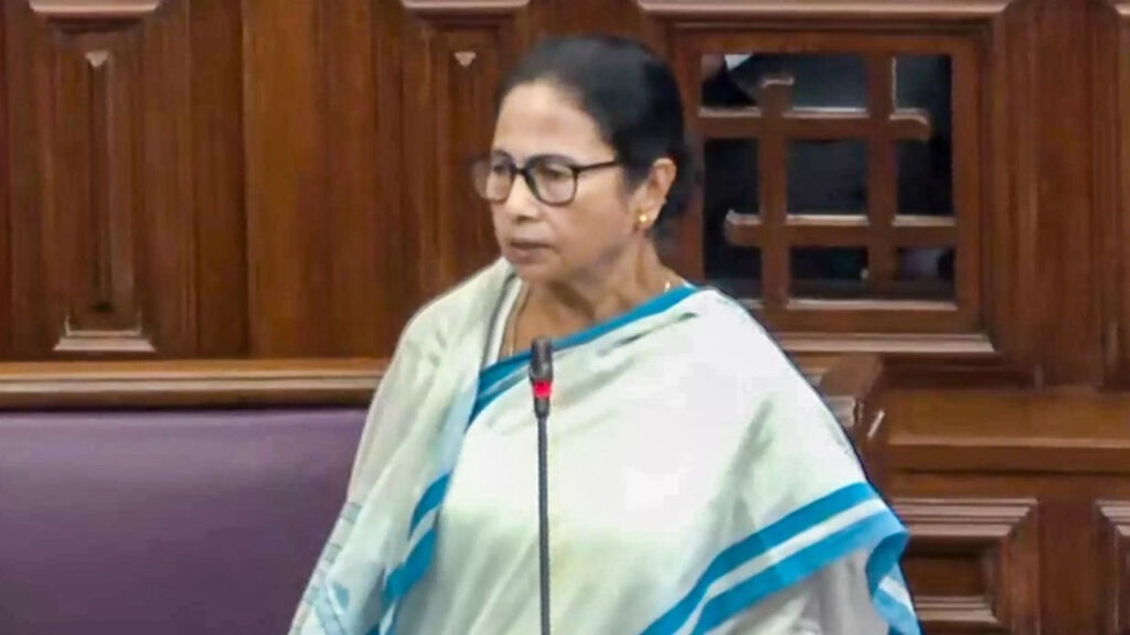 మతపరమైన కార్యక్రమం మహాకుంభమేళా : మమతా బెనర్జీ