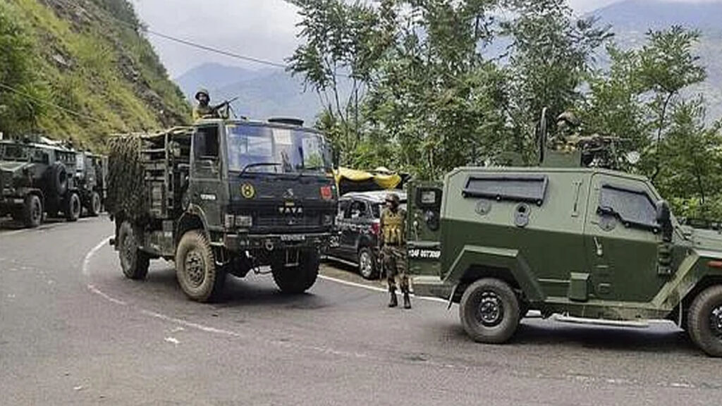ఆర్మీ వాహనంపై ఉగ్రవాదుల దాడి