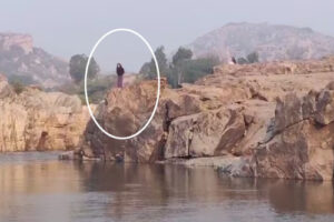 తుంగభద్ర నదిలో వైద్యురాలి గల్లంతు